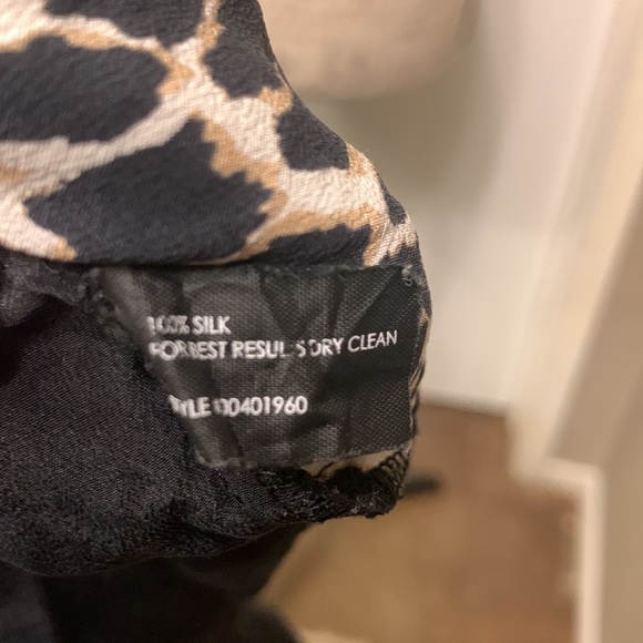 π Unleash Your Inner Wild Side - Club Monaco Krista Leopard Print Silk Top! π - Picture 12 of 13